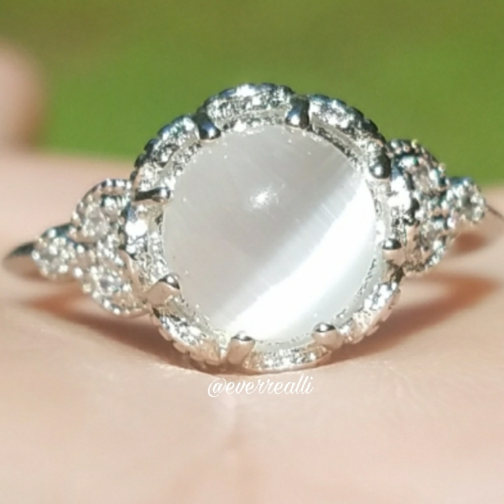 Silver Round Cat Eye Crown Vintage style Ring - Picture 3 of 7